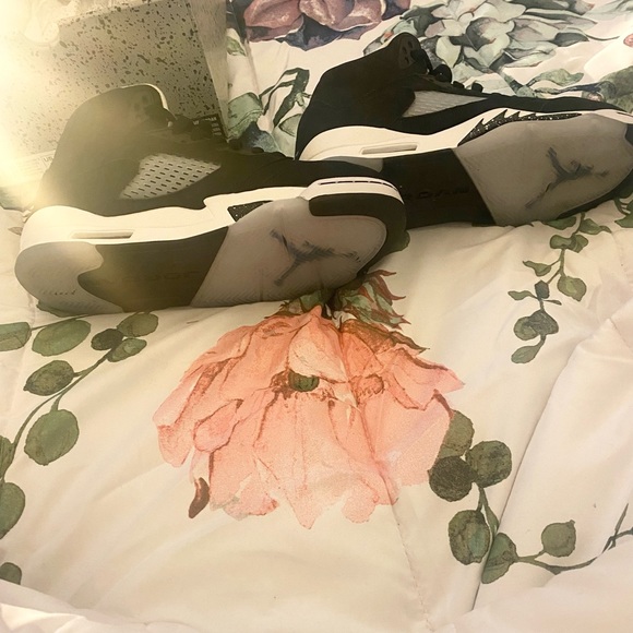 Sneakers - Picture 4 of 5